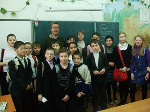 stephen_and_his_class_in_a_school_in_novosibirsk.jpg